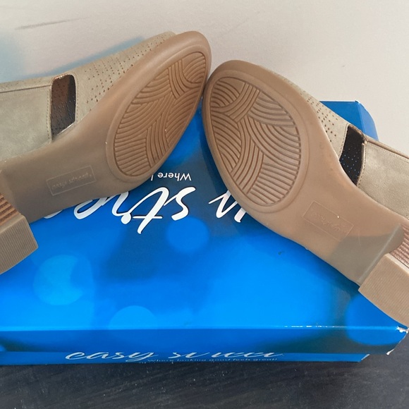 Women Sandals - Picture 8 of 8